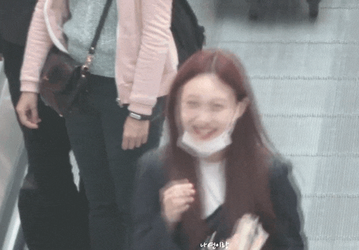 트와이스 나연 공항 움짤 | 인스티즈