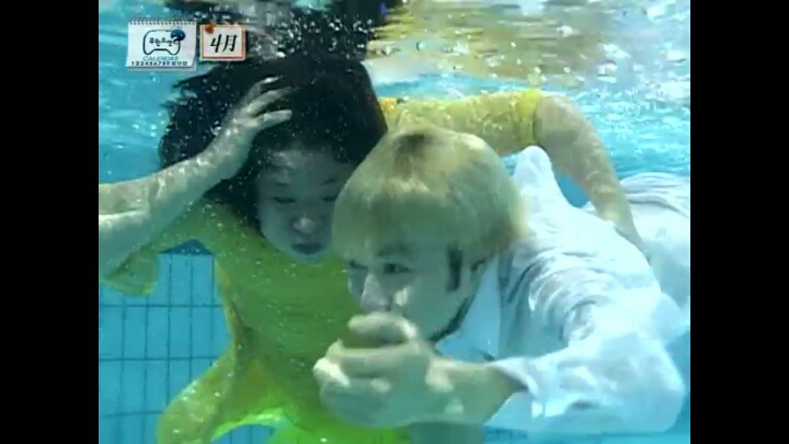 찍다보니 몰입하게 됐다는 노홍철과 정형돈의 수중키스신.jpg | 인스티즈