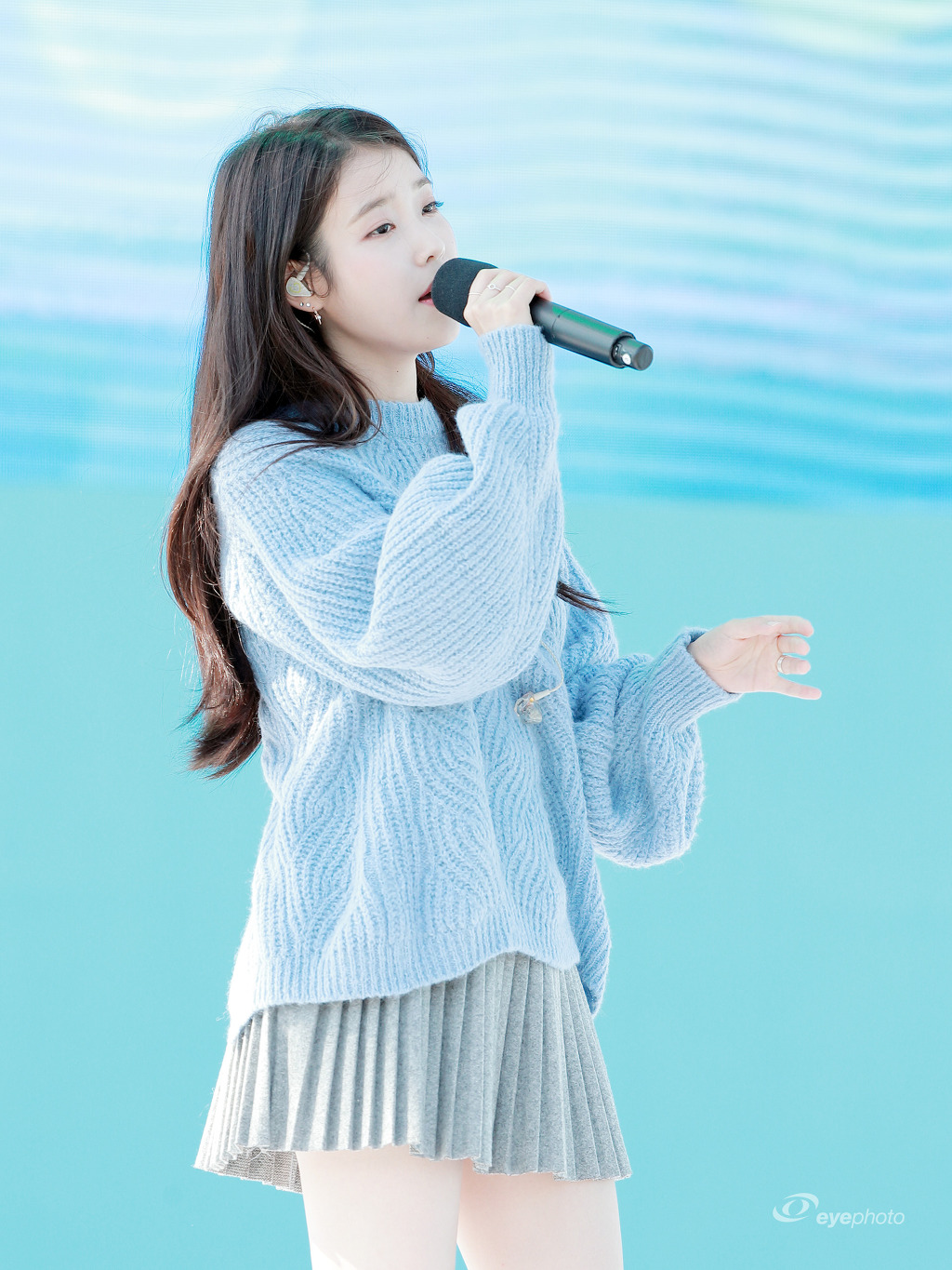 하늘하늘한 하늘색 아이유.jpg | 인스티즈