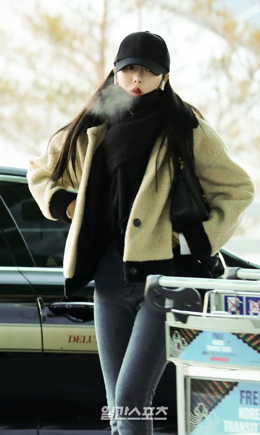 아침 일찍 해외로 출국하는 여자친구.jpg | 인스티즈