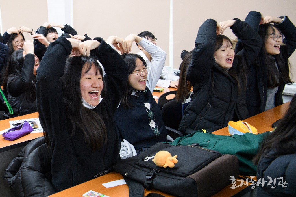 [효자동사진관] 문재인 대통령 포항여고 방문 사진(엄청 시끄럽긔) | 인스티즈