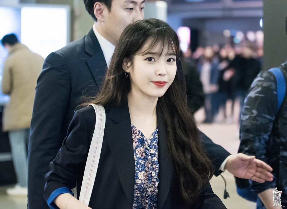 귀엽고 이쁜데 섹시하기까지한 아이유.jpgif | 인스티즈