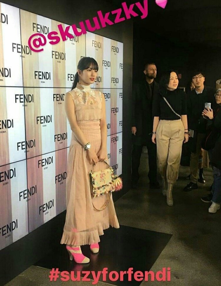 밀라노 패션쇼....수지....JPG | 인스티즈