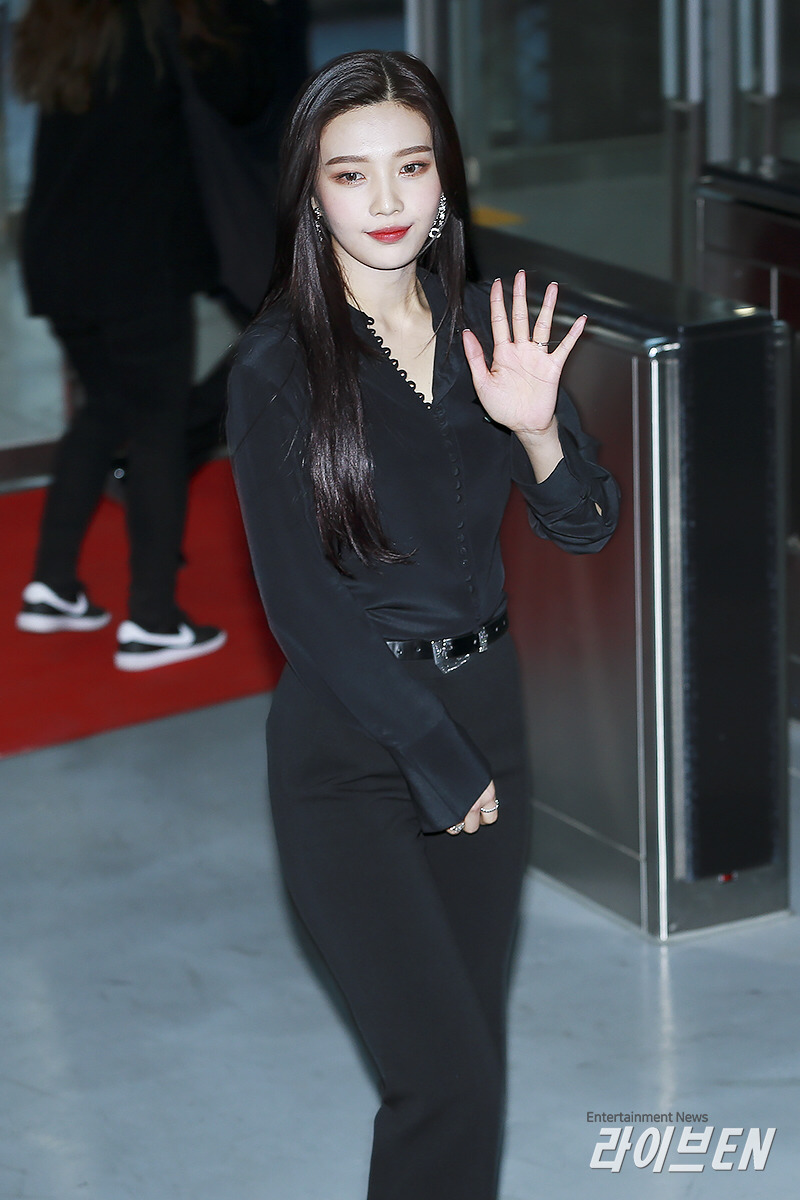 분위기 넘치는 가요대전 레드벨벳 조이.jpgif | 인스티즈