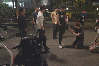 [최강배달꾼] 아무것도 안하고 도둑맞은 오토바이 다시 찾는 남주의 미친인맥.gif | 인스티즈