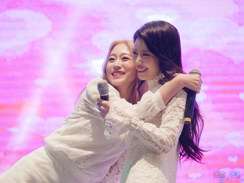 [러블리즈] 같이 여행가기로 한 형에게 일이 생겨서 여행이 취소되서 지수 | 인스티즈