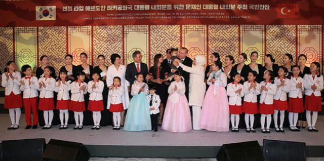 청와대 초청 받아 문재인 대통령과 터키 대통령 만난 '응팔 진주' 김설.jpg | 인스티즈