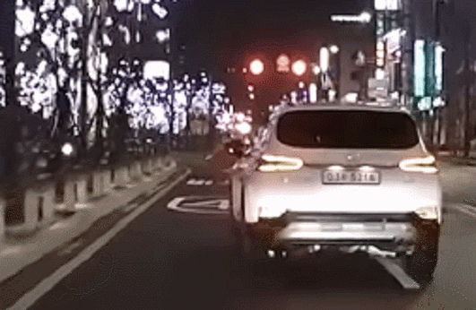 운전 중 실수를 인정하고 사과하는 중년신사.gif | 인스티즈