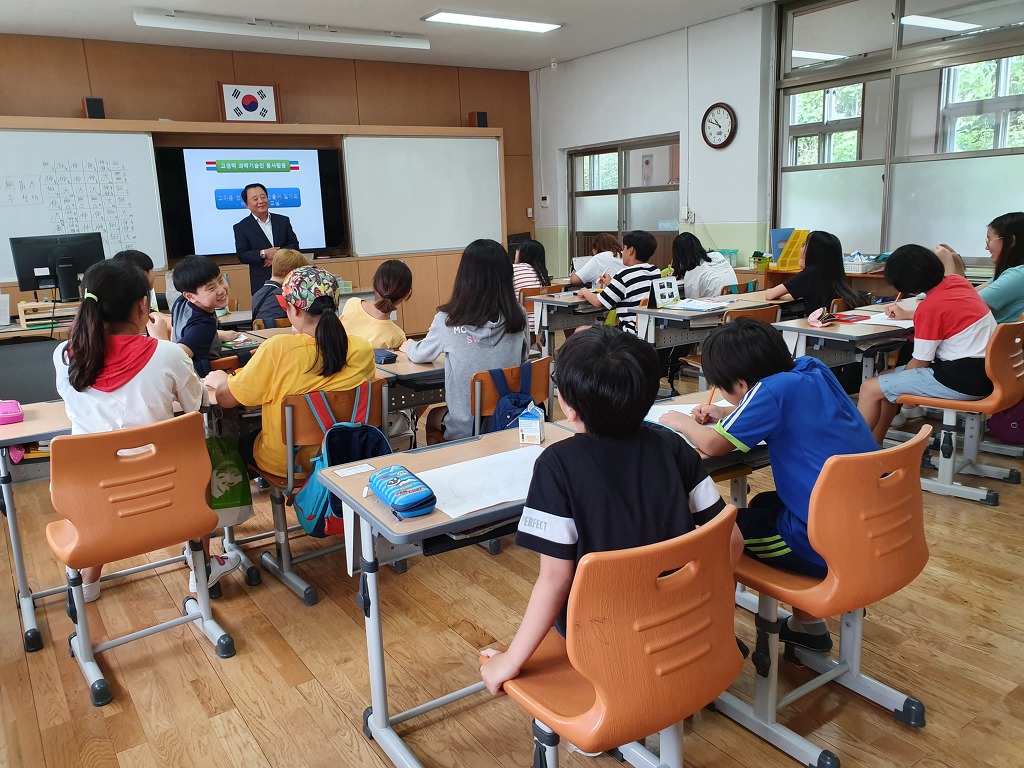 용정초등학교 이미지