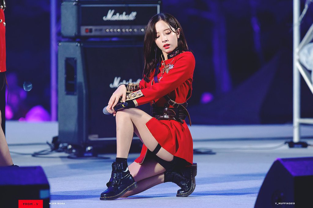 영동대로 거리응원무대 우주소녀 보나.jpgif | 인스티즈