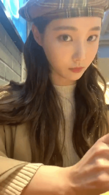어제 3주년 기념 인스타 라이브한 모모랜드 연우(2).gif | 인스티즈