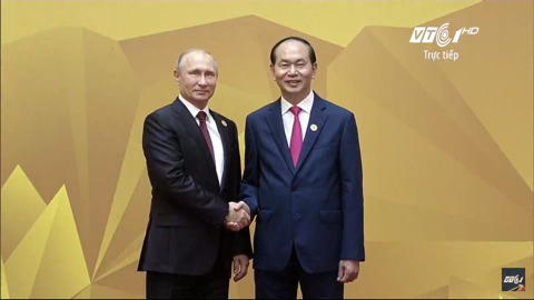 11/11 APEC 정상회의 본회의 세션에 참석한 문재인 대통령 | 인스티즈
