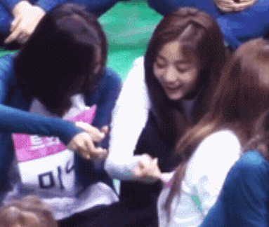 아육대에서 한잔 하는 트와이스 | 인스티즈